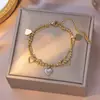 Europa y Estados Unidos moda transfronteriza exquisita cadena de cuentas de doble capa pulsera de titanio de acero con corazón para mujer exquisita Joker sentido de alta gama joyería al por mayor