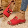 Pantuflas de cuña de suela gruesa para mujer de talla grande transfronterizas, nuevas de otoño 2026, sandalias casuales de moda, puntera abierta con hebilla metálica simple