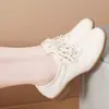 Sapatos pequenos de couro bico redondo femininos 2024 outono novo estilo estilo britânico salto médio cadarço mocassins quatro estações sapatos baixos pequenos sapatos casuais