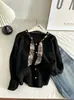 Cárdigan de punto para mujer 2026 otoño e invierno nuevo estilo combinado con un pañuelo de seda, chaqueta adelgazante, top y prenda básica