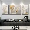 Blanco roto Dorado Lujo Ligero Figura Pintura Decorativa Hojas de Ginkgo Ramas de Flores Tres Paneles (Dos Verticales Una Horizontal) Pintura de Porcelana de Cristal de Aleación de Aluminio para Sala de Estar