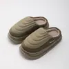 Nuevas zapatillas de algodón de invierno para mujer, adecuadas para usar en exteriores, impermeables, antideslizantes, de suela gruesa, silenciosas, antibacterianas, resistentes al olor, zapatillas de felpa cálidas para hombre