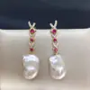 Aretes de Perla de Cola de Pez de Agua Dulce Natural para Mujer, Moda Vintage Cruz Zirconia Roja Perla de Zhejiang para Mujer Venta al por Mayor