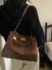 Bolso pequeño de cadena acolchado estilo Chanel con patrón de rombos, un bolso de axila vintage versátil y único, un bolso de mano delicado que se puede llevar en la mano o cruzar sobre el cuerpo