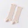 Calcetines largos para bebé de primavera y otoño, hasta la rodilla, para recién nacidos y niños pequeños, holgados, no restrictivos, de color liso, versátiles, con bordes rizados