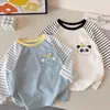 Camiseta interior de manga larga de primavera para niños y niñas, linda, con parches de dibujos animados 3D, a rayas, 100% algodón, top versátil