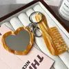 Colgante de Set de Peine Espejo Acrílico en Forma de Corazón, Accesorio de Bolsa Simple y Versátil, Llavero de Peine con Mango Portátil