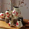 Jarrón de Cerámica de Jingdezhen Adornos Arreglo Floral para Sala de Estar Flor de Ciruelo Pintada a Mano Retro Festival de Primavera Mesa Decorativa para Sala de Estar