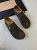 Sandálias Birkenstock estilosas e confortáveis de couro genuíno - com design de tira entre os dedos falsa, estes calçados casuais versáteis de calçar são perfeitos para o outono de 2026 (H091514)