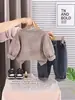 Conjunto de Moletom Rasgado para Meninos Primavera e Outono, Conjunto Trendy de Duas Peças Estilo Coreano, Jeans de Manga Longa para Bebê, Roupa Infantil da Moda