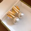 Pendientes de botón con perla redonda y aguja de plata retro francesa, pendientes de lujo ligero de alta gama, accesorios de pendientes versátiles de temperamento exquisito para mujer