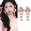 Nuevos Pendientes Chinos de Flor Rosa con Borlas Exagerados Clavos de Oreja Lujo Ligero de Gama Alta Atmosféricos Colgantes de Oreja Pendientes de Novia para Mujer