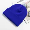 Venta al por mayor del fabricante Gorro cálido de moda para otoño e invierno, Gorro de punto a prueba de frío, Color sólido para exteriores, Protección para las orejas, Gorro de lana, Logotipo bordado