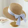 Sombrero de Paja de Ala Plana con Lazo de Cinta de Lunares, Modelo Nuevo de 26 Años, Estilo Fresco y Artístico para Verano, Versátil y Duradero, Protección Solar