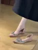 Sapatos de salto alto cor nude com design vazado e boca rasa, estilo temperamento, sapatos de salto baixo com strass para mulheres, novidade verão 2026, estilo celebridade, sapatos femininos