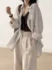 Camisa feminina listrada vintage de outono, solta e casual, com design descontraído, top único e que afina