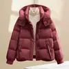 Jaqueta de Algodão com Penas da Moda Inverno 2026 Jaqueta Acolchoada de Algodão Curta Estilo Coreano Casaco Solto com Capuz Quente Engrossado Tamanho Plus Roupas de Algodão