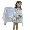 26 Novos Estilos de Outono para Bebês Meninas: Jaqueta Floral Doce, Camisa Básica Elegante Versátil com Cadarço, Vestido de Princesa Fofo