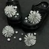 Accesorios para Zapatos Croc Negro y Plateado Camelia Brillante DIY Flor de Zapato de Pedrería de Alta Gama Hebilla de Zapato Joyería de Perlas Accesorios