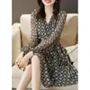 Vestido Floral Nuevo Primavera/Verano 2026 con Escote en V y Diseño Único, Elegante Vestido Midi Retro Adelgazante con Ajuste en la Cintura y Mangas Largas