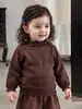 Casaco de algodão de inverno para menina, estilo doce para bebês no inverno, jaqueta suéter peluda bordada com coração, roupas de inverno para crianças