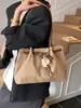 Bolso de mano retro transfronterizo, bolso de hombro para mujer de gran capacidad, nuevo bolso de mano y bolso de hombro de moda simple para commuting de otoño 2026