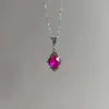 Collar Colgante de Rubí Estilo Victoriano Transfronterizo para Mujer, Lujo Ligero Flor de Granada Joyería de Alta Gama Collar con Piedras Preciosas