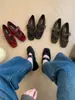 []Zapatos de Mujer de Otoño 2026 Nuevos de Gamuza Francesa con Punta Redonda, Tacón Bajo y Moño, de Correa Única