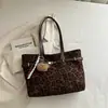Bolsa de outono com poá, nova bolsa feminina para o trabalho, bolsa de ombro de grande capacidade, bolsa tote de camurça retrô