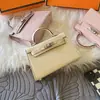 Bolsa Kelly Estilo Crocodilo Retrô Europeia e Americana, Bolsa Feminina de Ombro Único Transversal de Alta Qualidade, Bolsa de Mão da Moda Leve de Luxo para Mulheres Venda por Atacado