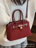 Bolsas de Luxo para Mulheres 2025 Nova Moda Versátil Bolsa de Ombro Bolsa Transversal para o Dia a Dia Bolsa Tote de Nicho