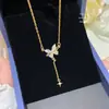 Lujo Ligero Diseño de Nicho Minimalista Colgante de Mariposa Cadena de Clavícula Moderna y Elegante Acero de Titanio Antidesvanecimiento Accesorio de Collar para Mujer