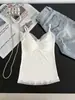 3664 Nueva camisola con ribete de encaje y un hermoso diseño en la espalda, tirantes ajustables, adecuada para uso casual y viene con copas de sujetador incorporadas