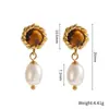 Brincos Versáteis de Moda Estilo Retro Europeu e Americano Maillard Cruzados com Olho de Tigre Pérolas Studs e Pendentes Aço Inoxidável Banhado a Ouro 18K