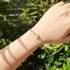 Pulsera de Trébol de Cuatro Hojas Chapada en Oro de 18 Quilates de Acero de Titanio, Simple, Nicho, Elegante, Pulsera de Alta Gama, Elegante, Lujo Accesible y Joyería Personalizada
