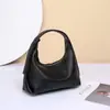 Bolsa Transversal de Couro Bovino de Primeira Camada Estilo Novo com Toque de Luxo, Adequada para o Dia a Dia, Bolsa de Ombro/Axila Feminina de Couro Genuíno, Bolsa Hobo Meia-Lua