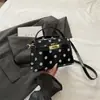 A bolsa de bolinhas popular deste ano para mulheres, nova bolsa transversal versátil da moda 2026, bolsa de mão requintada, bolsa quadrada pequena