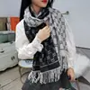 Bufanda Larga con Patrón de Letras 2026, Nuevo Estilo Otoño/Invierno para Microempresa, Cálido Chal de Imitación Cachemir Jacquard Espesado para Mujer, Venta al por Mayor
