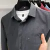 Camisa de manga larga moderna para hombre, camisa casual con graffiti, versátil, artística, corte holgado, versátil, estilo INS