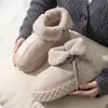 Novas botas de neve de cano alto estilo europeu e americano forradas com pele para mulheres, outono e inverno, forradas com fleece, quentes, que aumentam a altura, antiderrapantes, sapatos de algodão com cobertura total do calcanhar