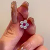 Nuevos Pendientes de Flor Pequeña Polvo de Flor Diamante Flor para Mujer Diseño de Nicho Modernos Dulces Elegantes Populares Pendientes de Fiesta