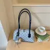 Bolso baguette de lunares de moda estilo coreano, nueva moda de verano 2026, elegante y popular para el hombro y debajo del brazo para el día a día
