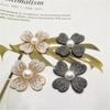 Diamante caliente perla flor de cuatro pétalos accesorios de joyería diy anillo para el cabello cuerda para el cabello material hecho a mano accesorios para el cabello pinza de agarre accesorios diy al por mayor