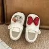 Zapatos de Peluche para Niñas 2026 Otoño/Invierno Nuevo Estilo Niños Suela Suave Forro de Felpa Zapatos tipo Birkenstock Niña Pequeña Dos Capas Algodón Cálido Zapatos de Algodón