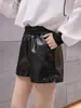 Shorts casuales y de moda para mujer para otoño e invierno 2025, nuevos shorts de cuero PU de pierna ancha sueltos de línea A adelgazantes de cintura alta para uso en exteriores