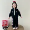 Novo conjunto esportivo e de lazer para meninas, novo estilo de outono, conjunto infantil de duas peças com decoração de laço, estilo outonal estiloso