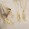 Bestseller Transfronterizo Aogu Estilo Oceánico Chapado en Cobre Oro Real Zirconia Colgante de Caballito de Mar Collar para Mujeres, Cadena de Clavícula de Nicho