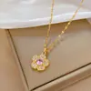 [Acero de titanio] Elegante collar de microdiamantes con flores de lujo y luz, estilo fino para mujer, accesorios de cadena de clavícula de celebridades cibernéticas.