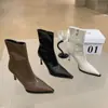 Botas Curtas Bico Fino Outono e Inverno 2026 Novas Botas Versáteis Tendência Europeias e Americanas Retrô Botas de Salto Fino Bico Fino Salto Alto Curtas para Mulheres