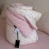 Colcha de invierno con patrón de frijol grado A primavera/otoño algodón con forro polar cubierta de cama colcha juego de cuatro piezas doble/individual lavable a máquina núcleo de colcha engrosado